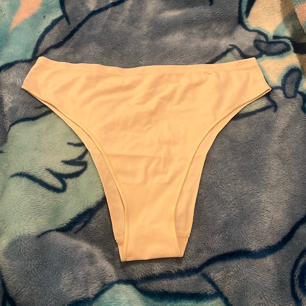 VS PINK Brazilian L